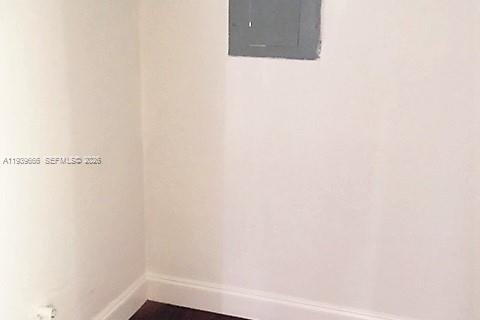 House in Hollywood, Florida 3 bedrooms, 140.47 sq.m. № 2053836 - photo 6