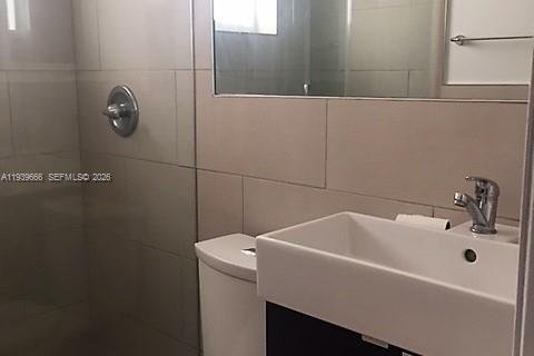 House in Hollywood, Florida 3 bedrooms, 140.47 sq.m. № 2053836 - photo 7