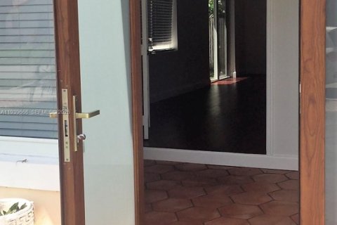 House in Hollywood, Florida 3 bedrooms, 140.47 sq.m. № 2053836 - photo 3