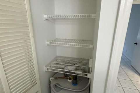 Condominio en alquiler en West Palm Beach, Florida, 1 dormitorio, 51.65 m2 № 2289371 - foto 11