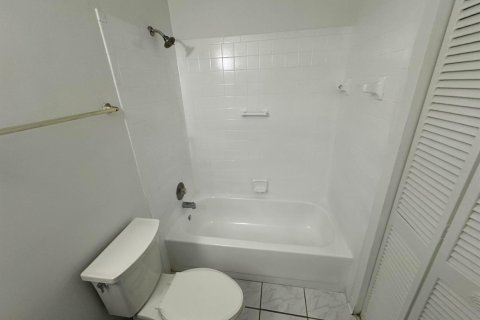 Condominio en alquiler en West Palm Beach, Florida, 1 dormitorio, 51.65 m2 № 2289371 - foto 10