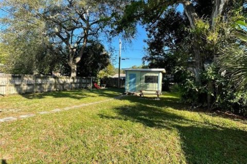 House in Oakland Park, Florida 1 bedroom № 2074002 - photo 11
