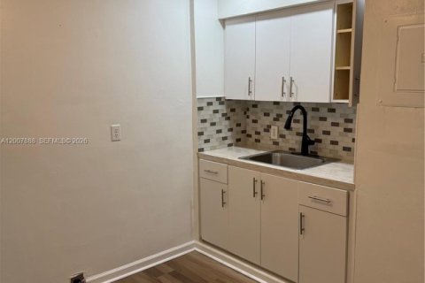 Casa en alquiler en Oakland Park, Florida, 1 dormitorio № 2074002 - foto 5