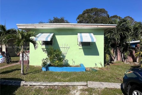 House in Oakland Park, Florida 1 bedroom № 2074002 - photo 13
