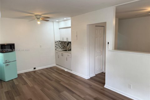 Casa en alquiler en Oakland Park, Florida, 1 dormitorio № 2074002 - foto 6