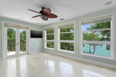House in Palmetto Bay, Florida 3 bedrooms, 288.37 sq.m. № 1799573 - photo 28