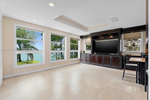 House in Palmetto Bay, Florida 3 bedrooms, 288.37 sq.m. № 1799573 - photo 23