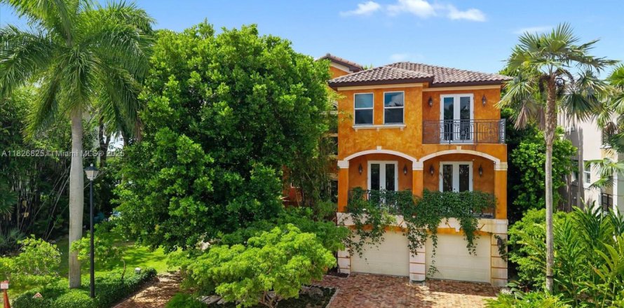 House in Palmetto Bay, Florida 3 bedrooms, 288.37 sq.m. № 1799573