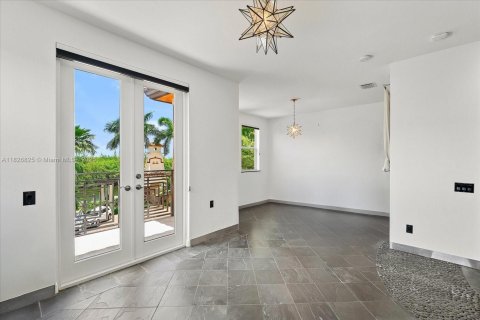 House in Palmetto Bay, Florida 3 bedrooms, 288.37 sq.m. № 1799573 - photo 26