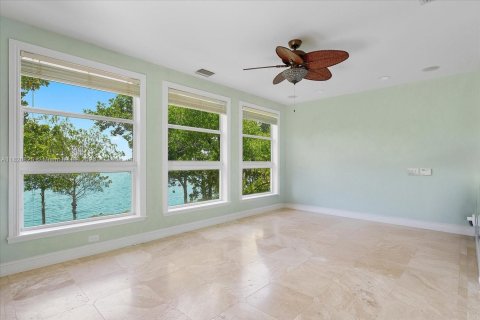 House in Palmetto Bay, Florida 3 bedrooms, 288.37 sq.m. № 1799573 - photo 29