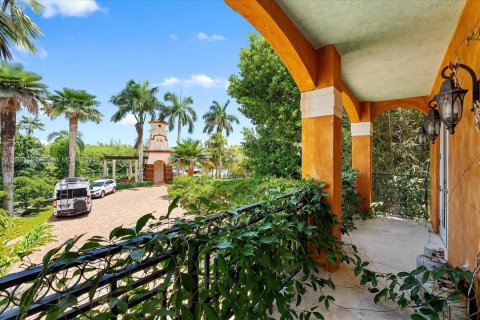 House in Palmetto Bay, Florida 3 bedrooms, 288.37 sq.m. № 1799573 - photo 16