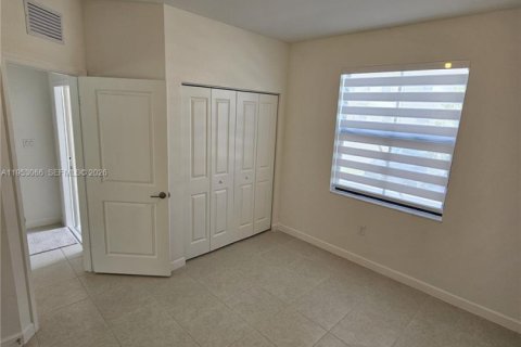 Townhouse in Homestead, Florida 3 bedrooms, 123.37 sq.m. № 2008297 - photo 15