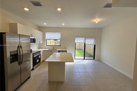 Townhouse in Homestead, Florida 3 bedrooms, 123.37 sq.m. № 2008297 - photo 4