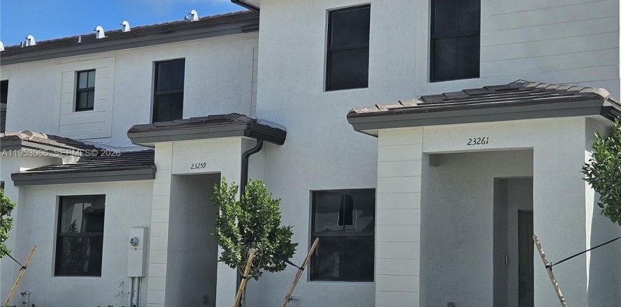 Townhouse in Homestead, Florida 3 bedrooms, 123.37 sq.m. № 2008297