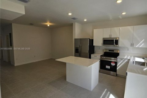 Townhouse in Homestead, Florida 3 bedrooms, 123.37 sq.m. № 2008297 - photo 5