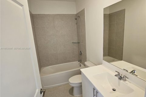 Townhouse in Homestead, Florida 3 bedrooms, 123.37 sq.m. № 2008297 - photo 19