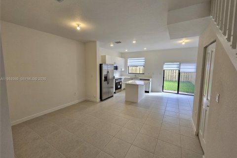 Townhouse in Homestead, Florida 3 bedrooms, 123.37 sq.m. № 2008297 - photo 3