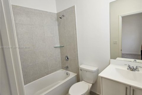 Townhouse in Homestead, Florida 3 bedrooms, 123.37 sq.m. № 2008297 - photo 13