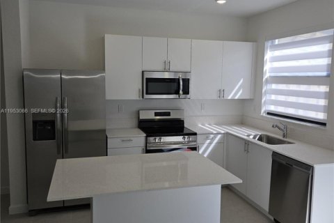 Townhouse in Homestead, Florida 3 bedrooms, 123.37 sq.m. № 2008297 - photo 6