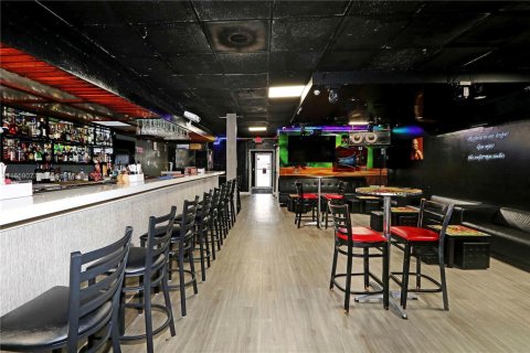Commercial property in Miami, Florida № 1754206 - photo 10