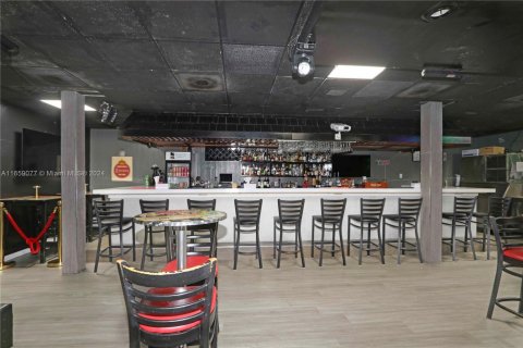 Commercial property in Miami, Florida № 1754206 - photo 7