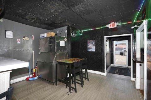 Commercial property in Miami, Florida № 1754206 - photo 8