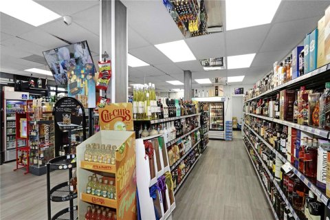 Commercial property in Miami, Florida № 1754206 - photo 2