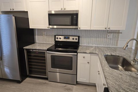 Copropriété à louer à Saint Petersburg, Floride: 2 chambres, 82.68 m2 № 2098927 - photo 2