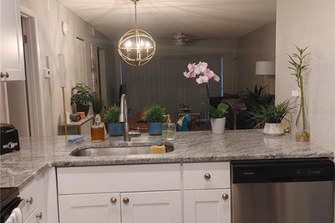 Copropriété à louer à Saint Petersburg, Floride: 2 chambres, 82.68 m2 № 2098927 - photo 4