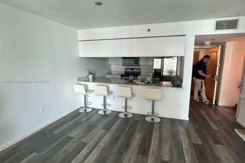 Condominio en venta en Miami, Florida, 1 dormitorio, 76.64 m2 № 1987277 - foto 5