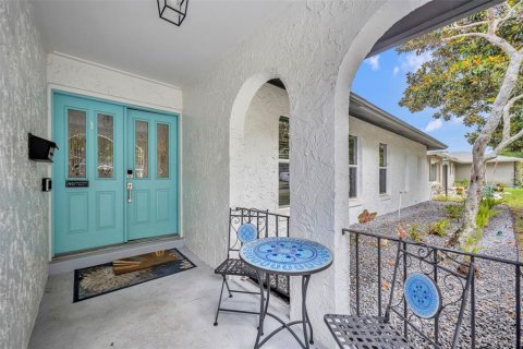 Casa en venta en Winter Park, Florida, 5 dormitorios, 203.83 m2 № 2384077 - foto 2