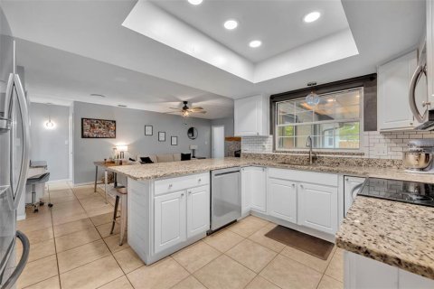 Casa en venta en Winter Park, Florida, 5 dormitorios, 203.83 m2 № 2384077 - foto 10