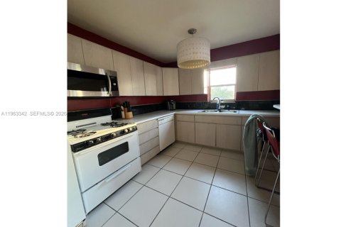 Condo in Miami Beach, Florida, 1 bedroom № 2025998 - photo 6