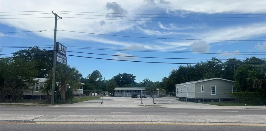 Commercial property in Tampa, Florida 145.67 sq.m. № 2134077
