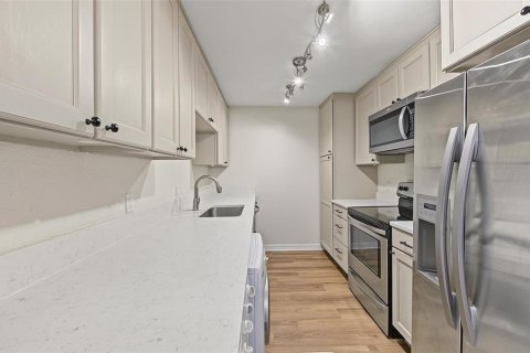 Copropriété à vendre à Tampa, Floride: 2 chambres, 130.06 m2 № 2408348 - photo 7