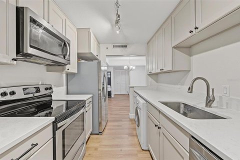 Copropriété à vendre à Tampa, Floride: 2 chambres, 130.06 m2 № 2408348 - photo 6