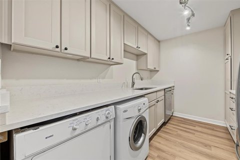 Copropriété à vendre à Tampa, Floride: 2 chambres, 130.06 m2 № 2408348 - photo 9