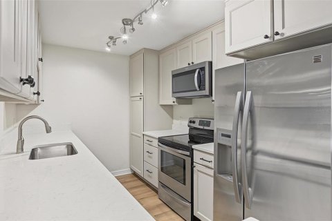 Copropriété à vendre à Tampa, Floride: 2 chambres, 130.06 m2 № 2408348 - photo 8