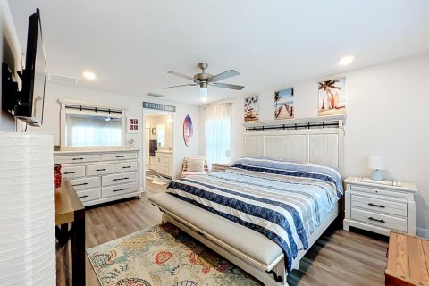 House in Sebastian, Florida 4 bedrooms, 196.02 sq.m. № 2254464 - photo 16