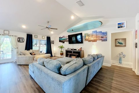 House in Sebastian, Florida 4 bedrooms, 196.02 sq.m. № 2254464 - photo 7