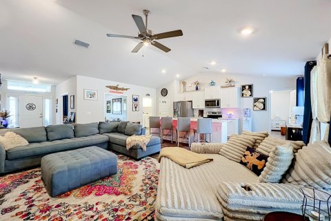 House in Sebastian, Florida 4 bedrooms, 196.02 sq.m. № 2254464 - photo 9