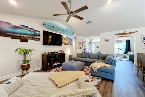 House in Sebastian, Florida 4 bedrooms, 196.02 sq.m. № 2254464 - photo 8