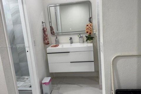 House in Homestead, Florida 3 bedrooms, 115.94 sq.m. № 2007183 - photo 10