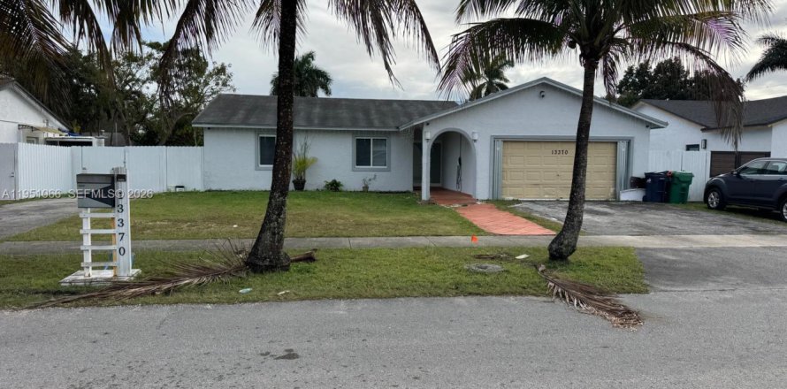 House in Homestead, Florida 3 bedrooms, 115.94 sq.m. № 2007183