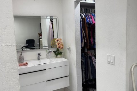 House in Homestead, Florida 3 bedrooms, 115.94 sq.m. № 2007183 - photo 12