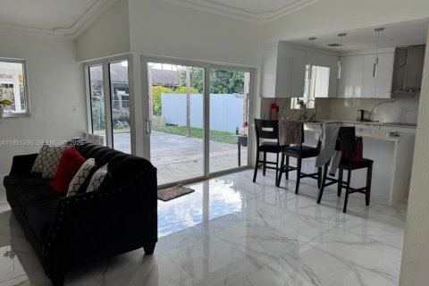 House in Homestead, Florida 3 bedrooms, 115.94 sq.m. № 2007183 - photo 5