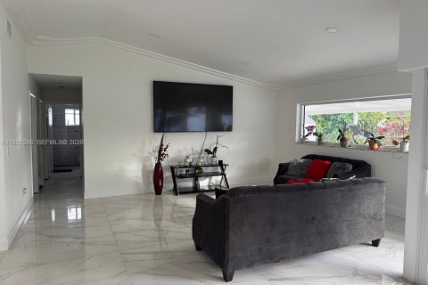 House in Homestead, Florida 3 bedrooms, 115.94 sq.m. № 2007183 - photo 6