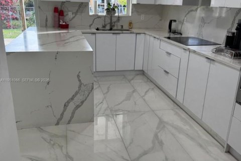 House in Homestead, Florida 3 bedrooms, 115.94 sq.m. № 2007183 - photo 2