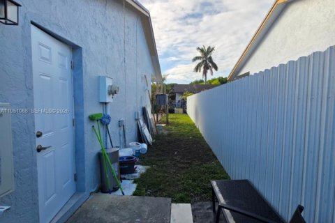 House in Homestead, Florida 3 bedrooms, 115.94 sq.m. № 2007183 - photo 30