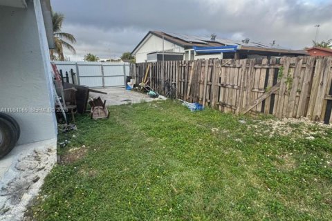 House in Homestead, Florida 3 bedrooms, 115.94 sq.m. № 2007183 - photo 27